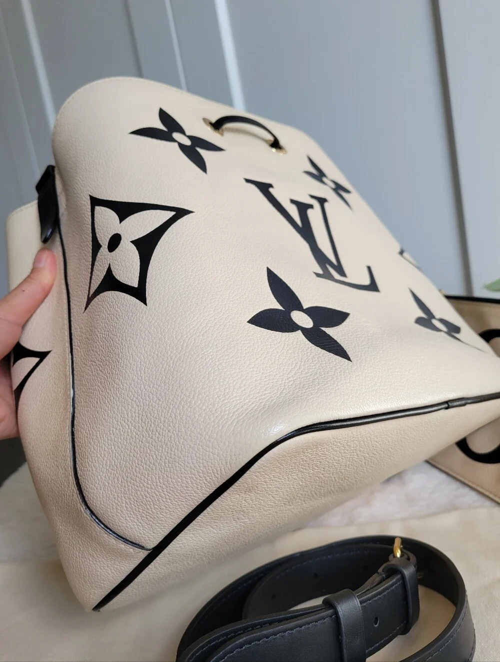 💕LIMITED Edition Louis Vuitton Neo Crafty Giant Noe Ivory Creme Black Empreinte